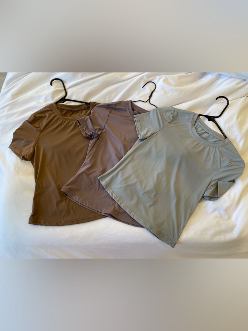 Short-Sleeve Crewneck shiny 
/stretchy Tee - Brown, Taupe & Sage